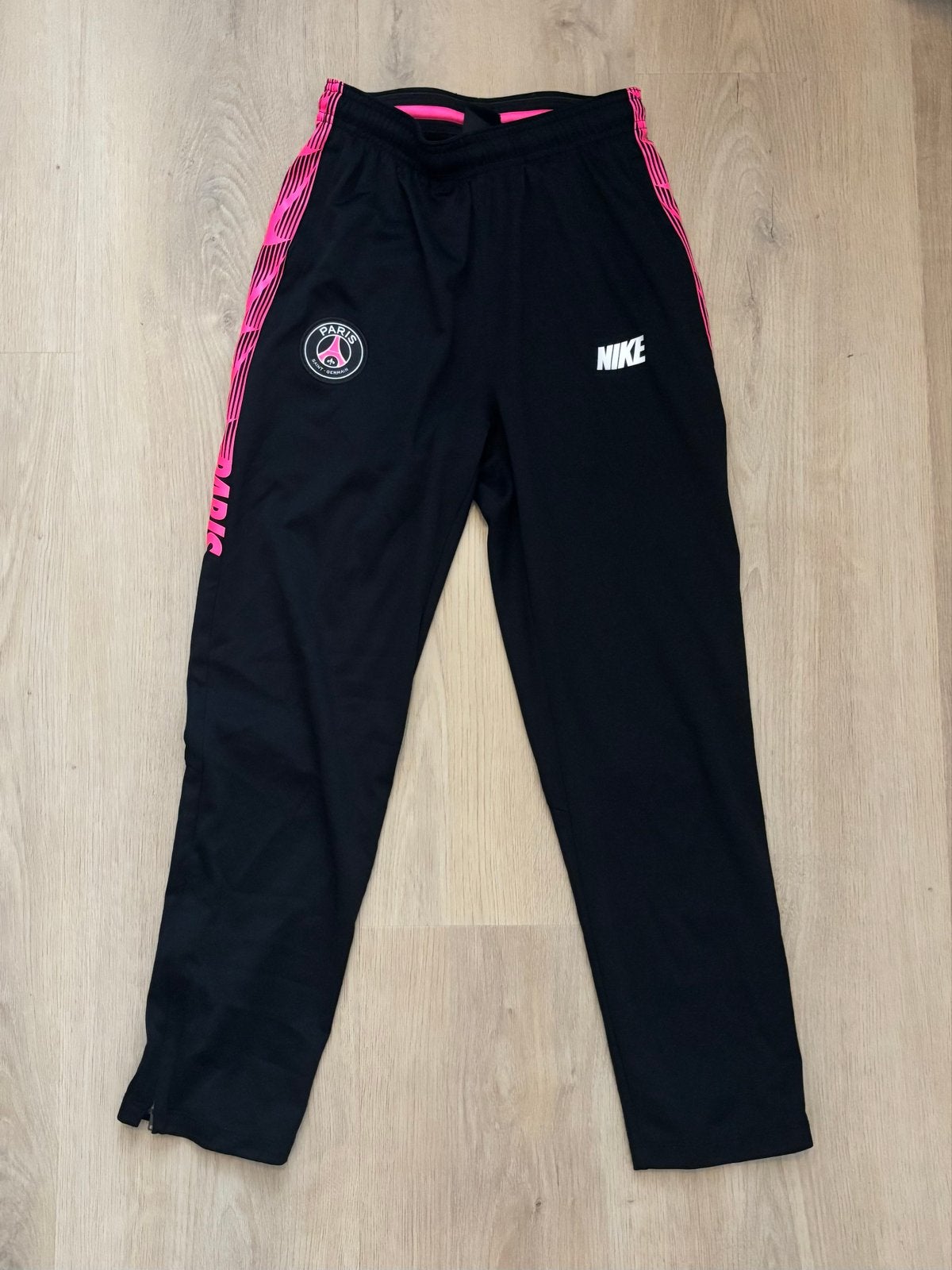 Paris Saint-Germain trainingsbroek zwart met roze, Zwart, Overige typen, Ophalen of Verzenden, Zo goed als nieuw