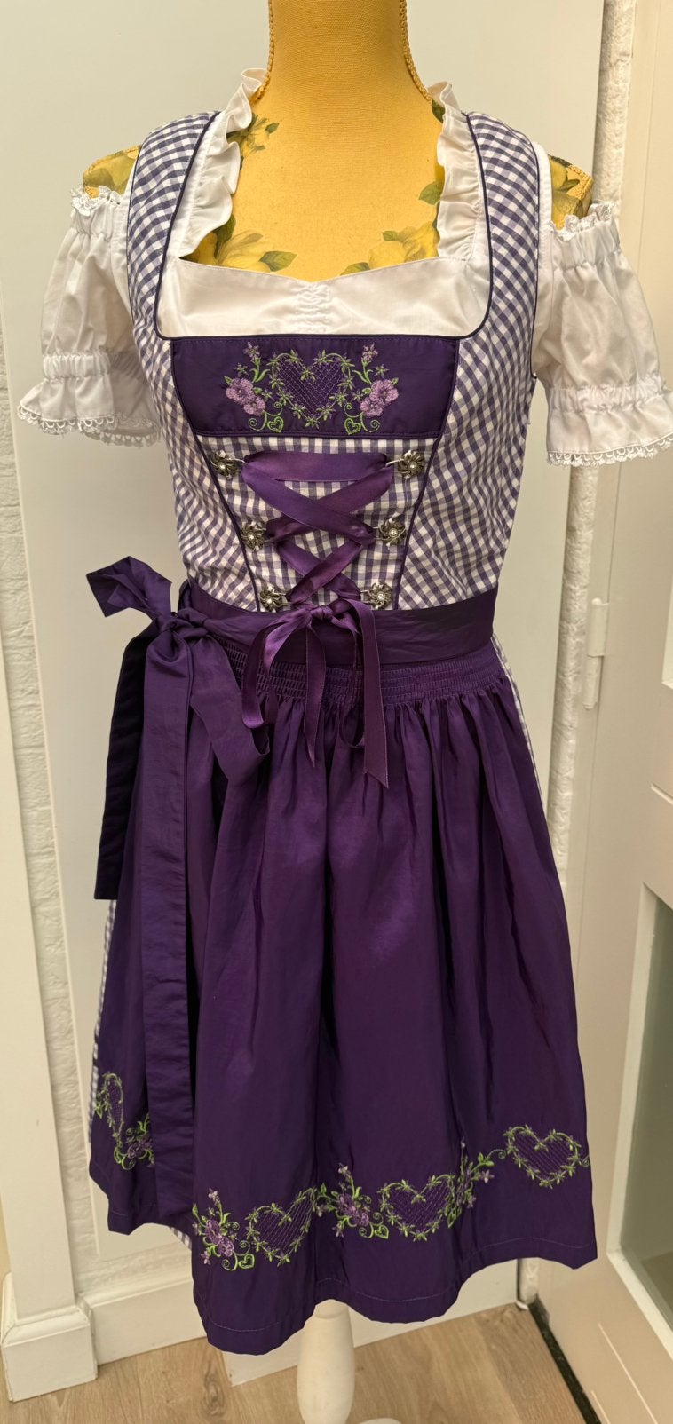 Tiroler dirndl maat 36 met blouse en short van Landhaus, Ophalen of Verzenden, Zo goed als nieuw, Maat 36 (S), Overige thema's