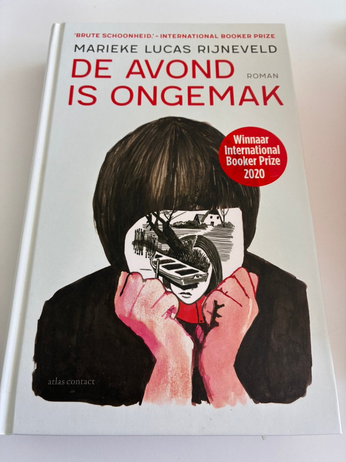 Marieke Lucas Rijneveld - De avond is ongemak, Boeken, Literatuur, Ophalen of Verzenden, Zo goed als nieuw, Marieke Lucas Rijneveld