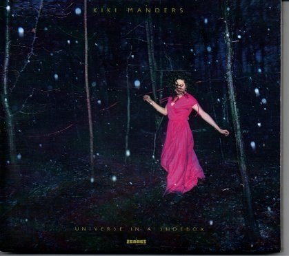 Kiki Manders - Universe in a Shoebox (CD), Inclusief boekje, Ophalen of Verzenden, Zo goed als nieuw, Jazz