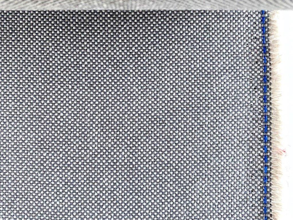 Kvadrat Field 2 242 grijs+beige; 9 meter meubelstof, Overige materialen, 120 cm of meer, Ophalen of Verzenden, Grijs