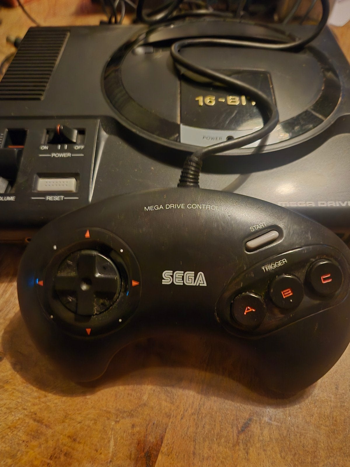 Sega Mega Drive met controller, zonder stroomkabel, Ophalen of Verzenden, Gebruikt, Met 1 controller, Mega Drive