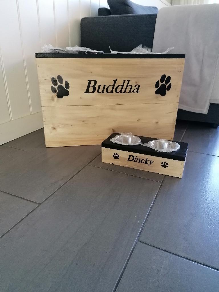 Houten Voerbak Kat of Hond – Handgemaakt op Maat, Info@rwhoutidee.nl, Nieuw, Ophalen of Verzenden, 🏷 RW Houtidee – specialist in handgemaakte houten voerbak standaards voor honden en katten. Luxe voer- en drinkbakken van steigerhout, volledig op maat gemaakt. Unieke dierenproducten, woondecoratie en houten maatwerk voor huis, tuin en dier.