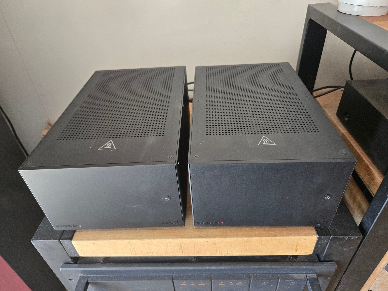 2 eindversterkers audiolab 8300 mb monoblokken 2x 350 watt h