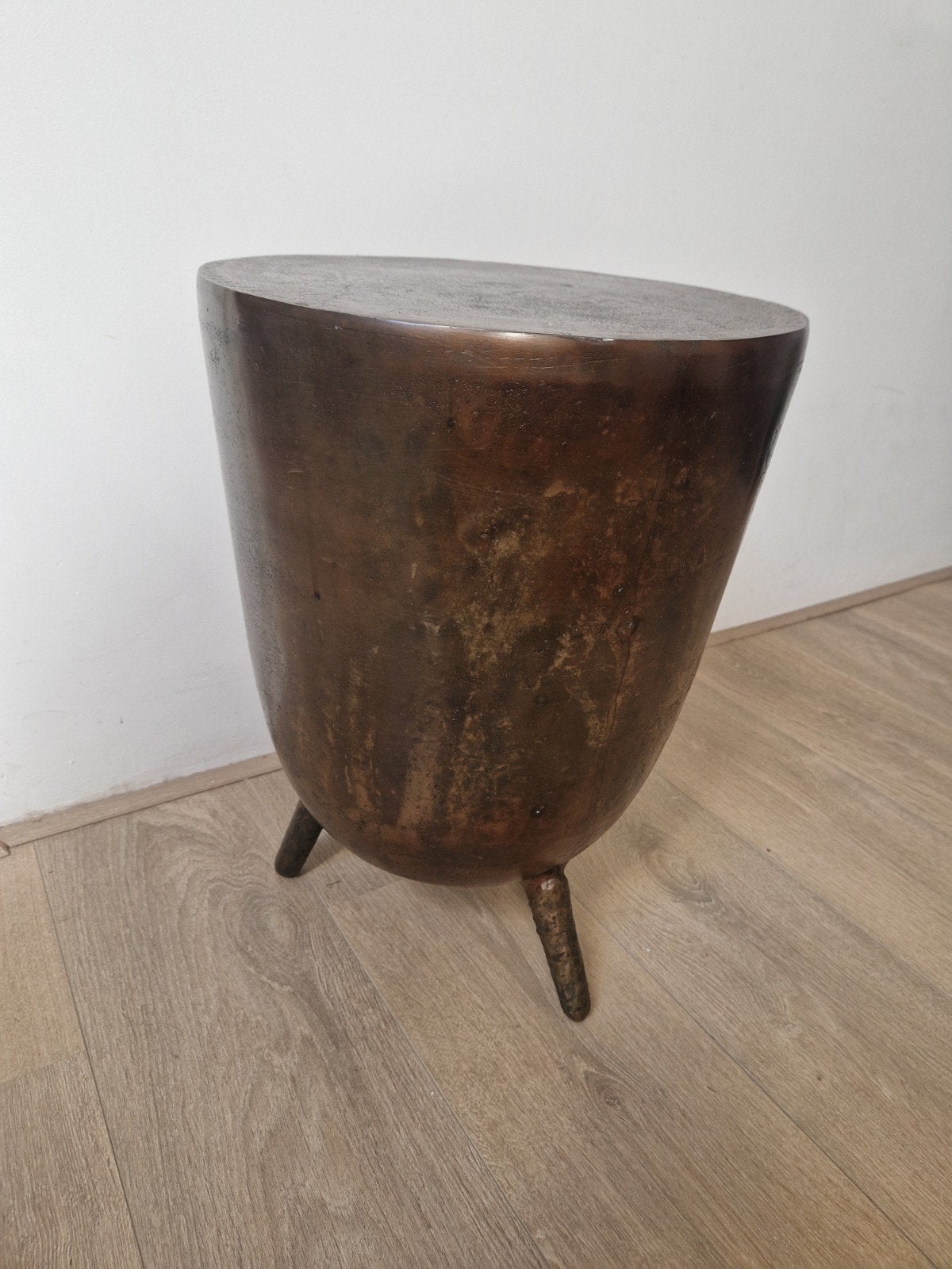 Koper/brons kleurige bijzettafel, Ophalen, Rond, Minder dan 55 cm
