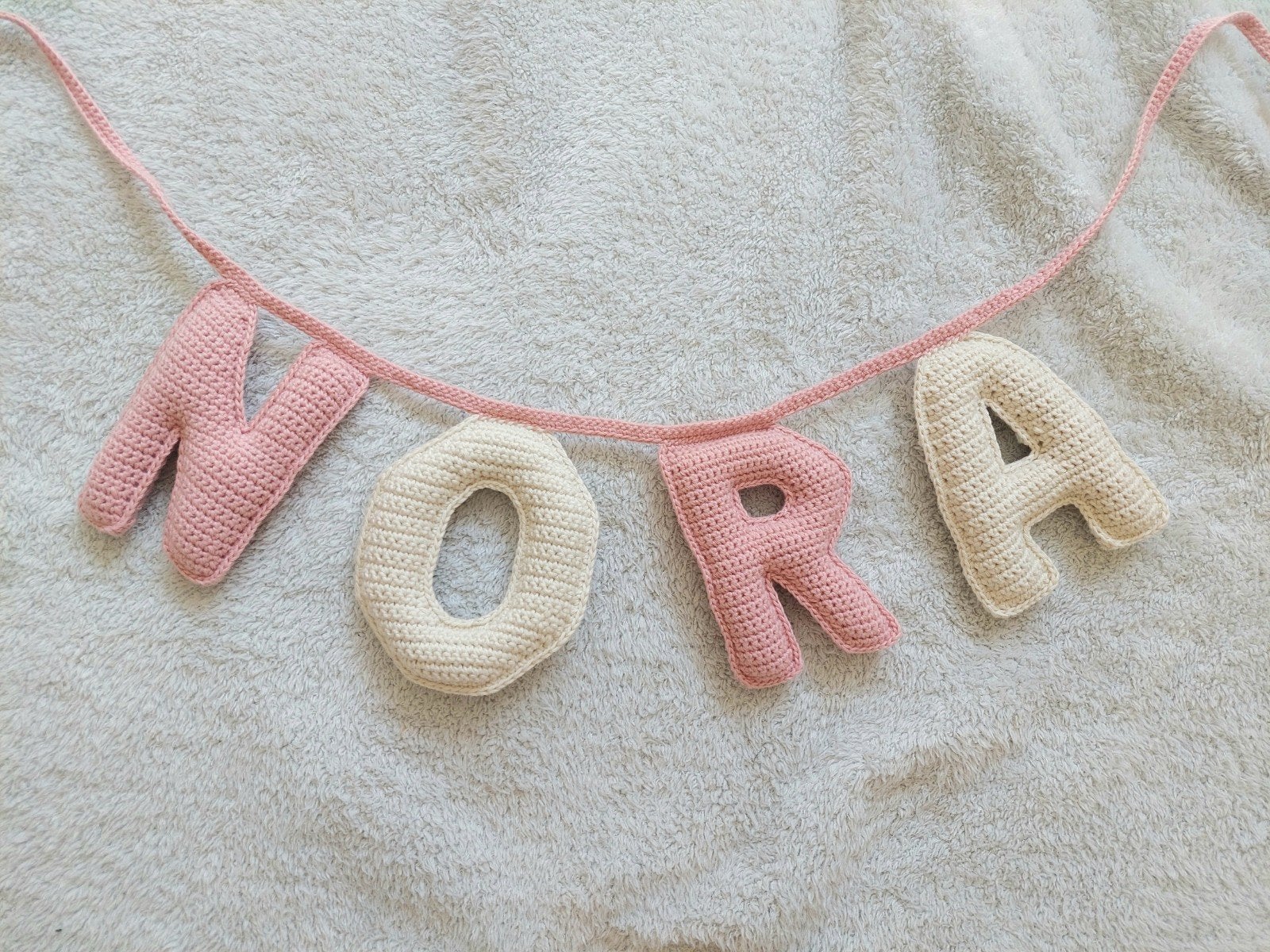 Gehaakte naamslinger voor baby- en kinderkamer | kraamcadeau, Ophalen of Verzenden, Nieuw, Wanddecoratie