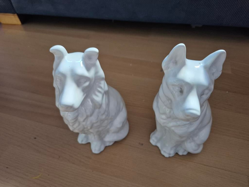 2 witte honden beeldjes, Ophalen of Verzenden, Zo goed als nieuw, Dier