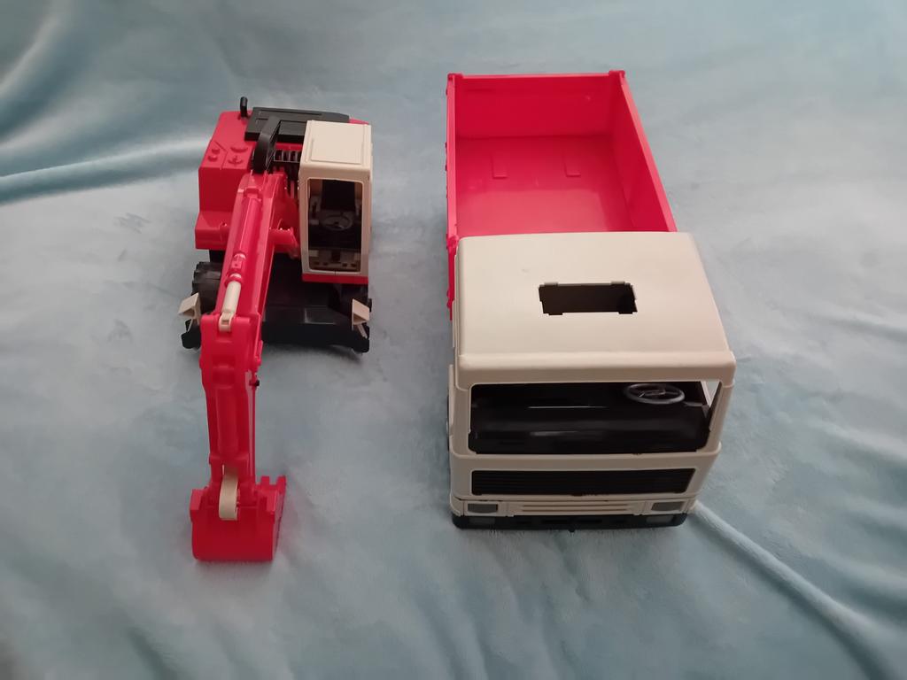 Bruder vrachtwagen en graafmachine, Ophalen of Verzenden, Zo goed als nieuw