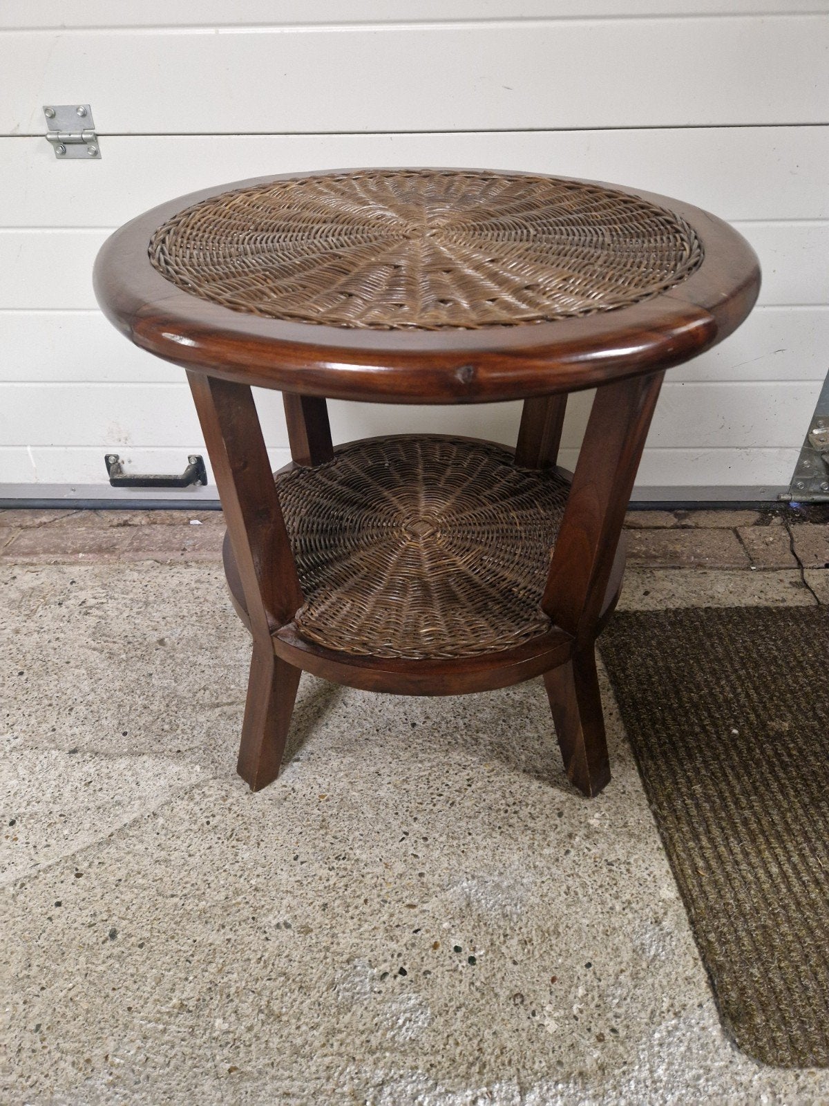 Mooi teak tafeltje met riet, Rond, 55 tot 75 cm, Zo goed als nieuw, Hout
