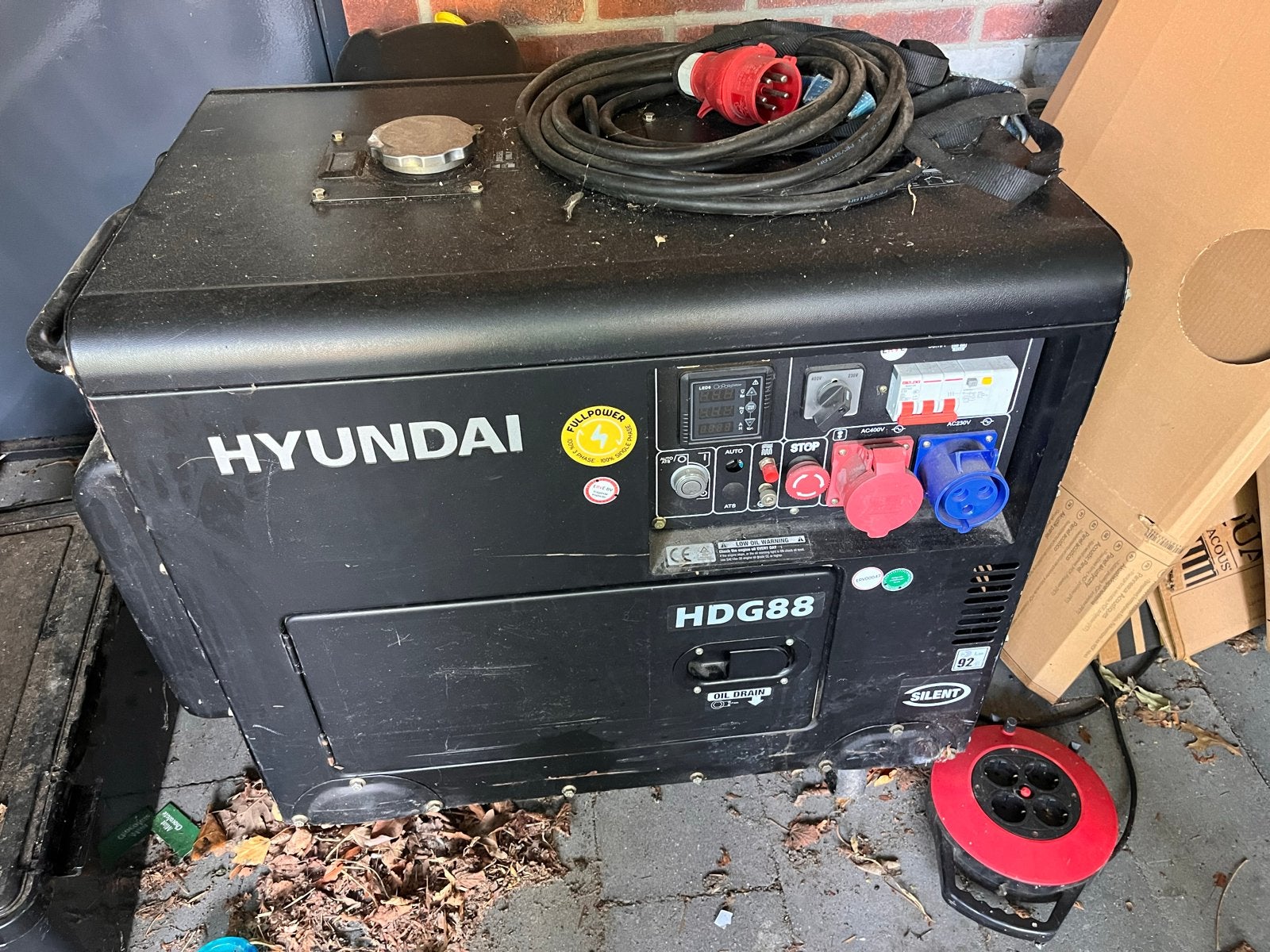 Hyundai HDG88 Diesel Aggregaat, Ophalen, Elektrisch startend, Dieselolie, Zo goed als nieuw