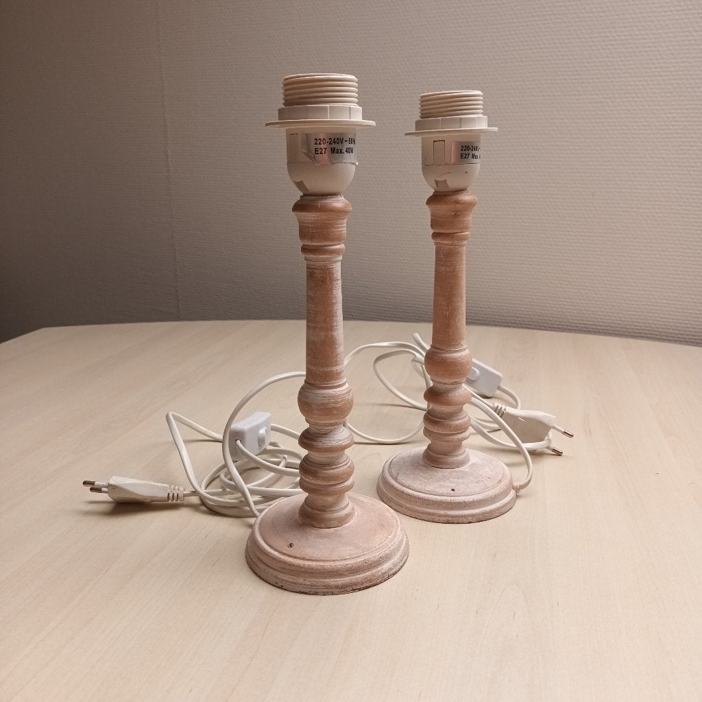 2 gedraaide houten tafellampvoeten, Huis en Inrichting, Gebruikt, Overige merken, 25 cm, Wit