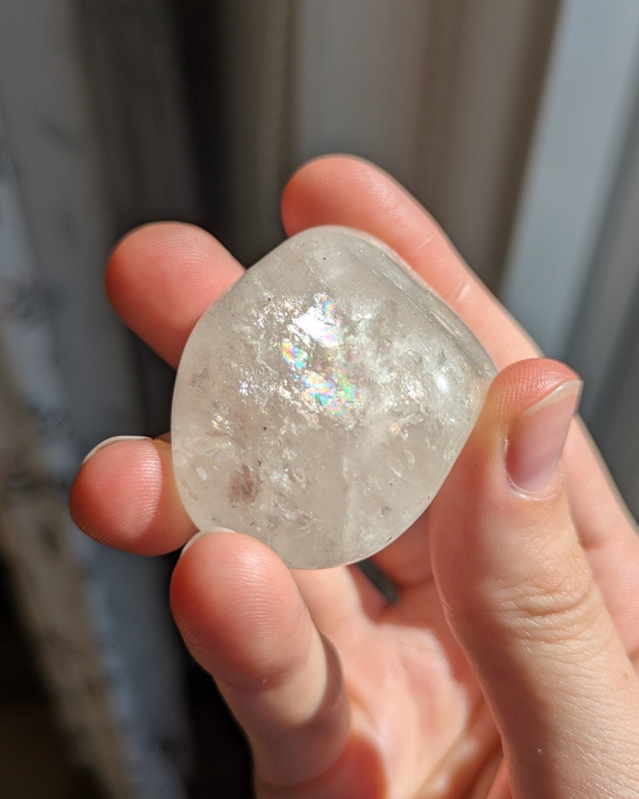 Bergkristal palmsteen / clear quartz palm stone, Verzamelen, Ophalen of Verzenden, Mineraal