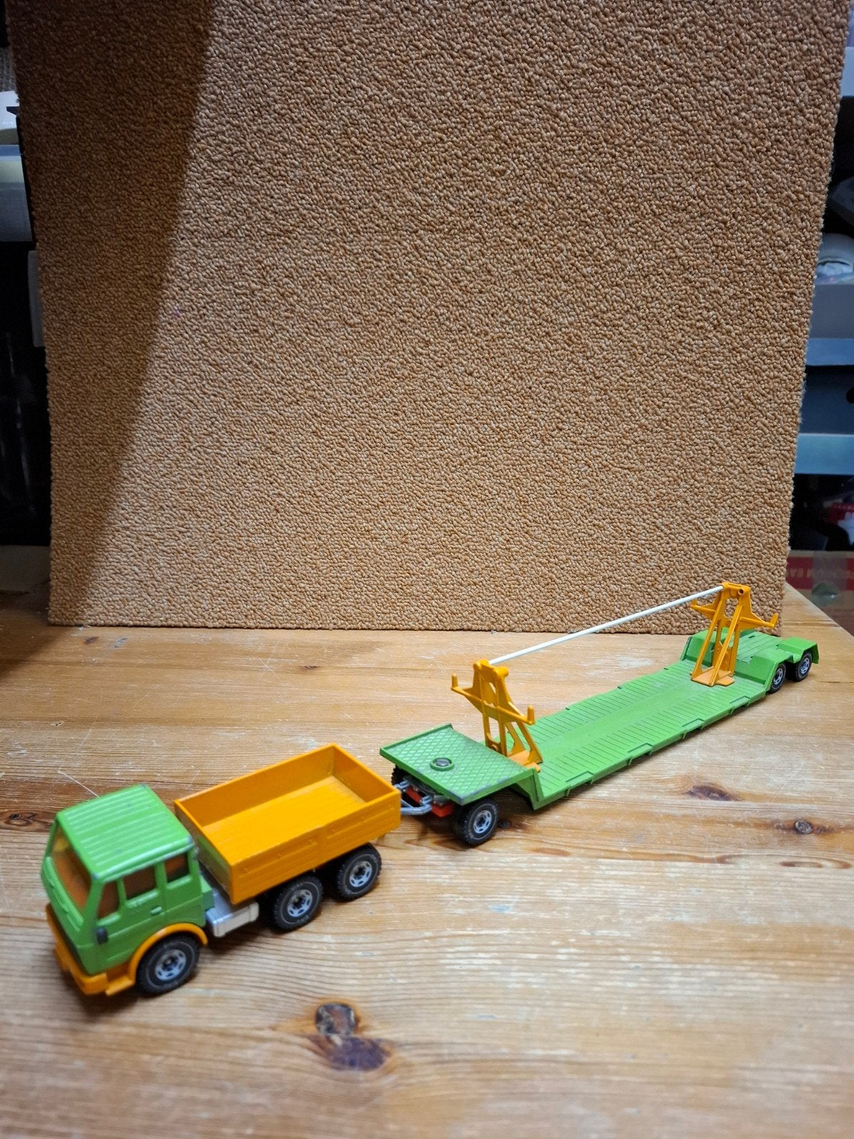 Siku Mercedes met dieplader, Hobby en Vrije tijd, Modelauto's | 1:50, Ophalen of Verzenden, Gebruikt, Bus of Vrachtwagen, SIKU