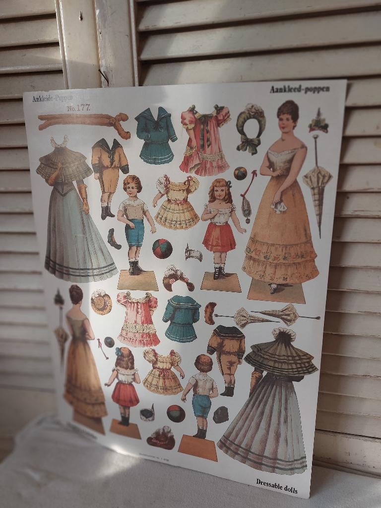 mooie brocante papier met knip poppen of mode poppen, Ophalen, Zo goed als nieuw, Accessoires