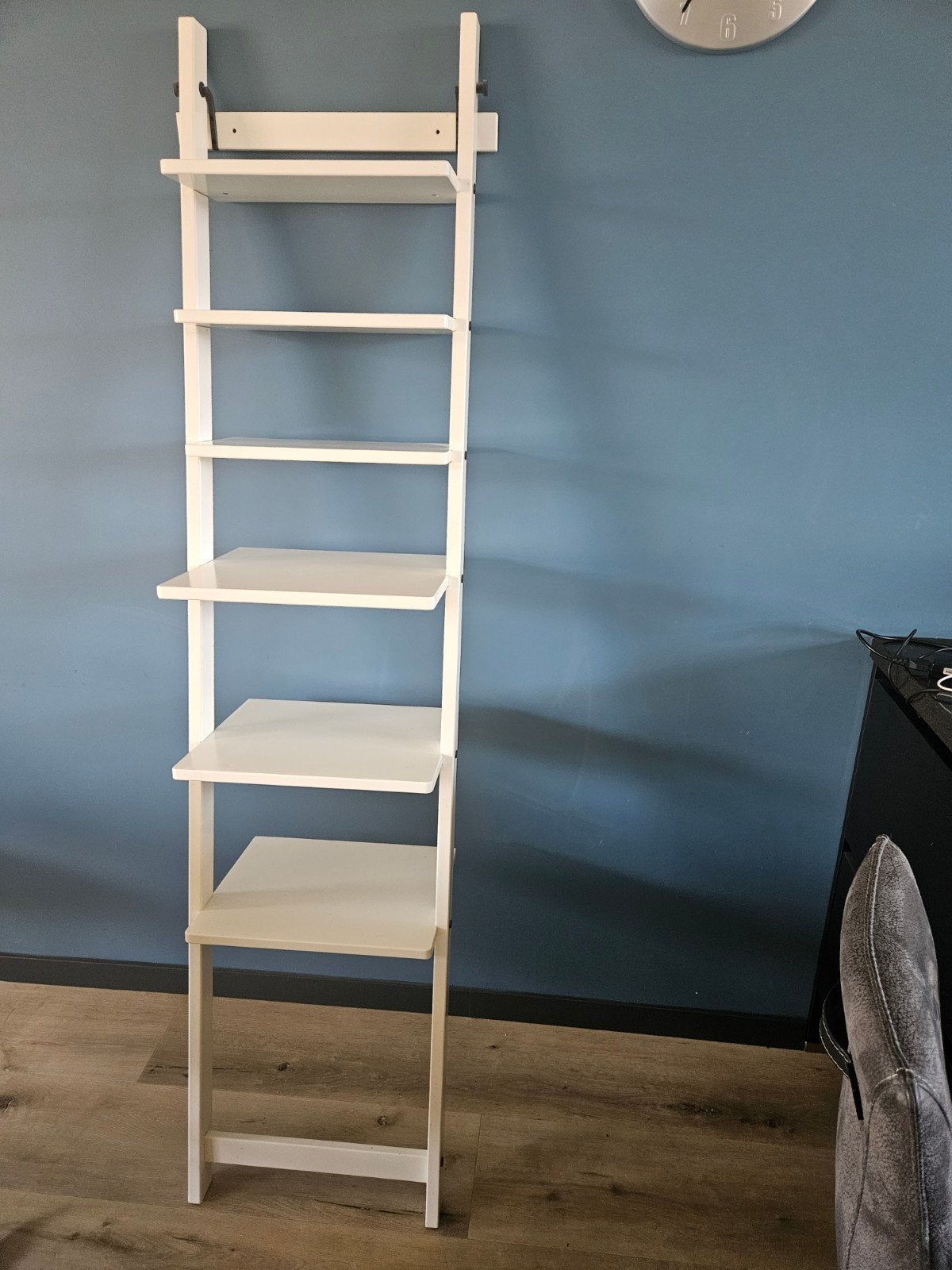 Ikea Hjalmaren. Stevig wit wandrek met 6 planken, Ophalen, Met plank(en), Gebruikt, Minder dan 150 cm
