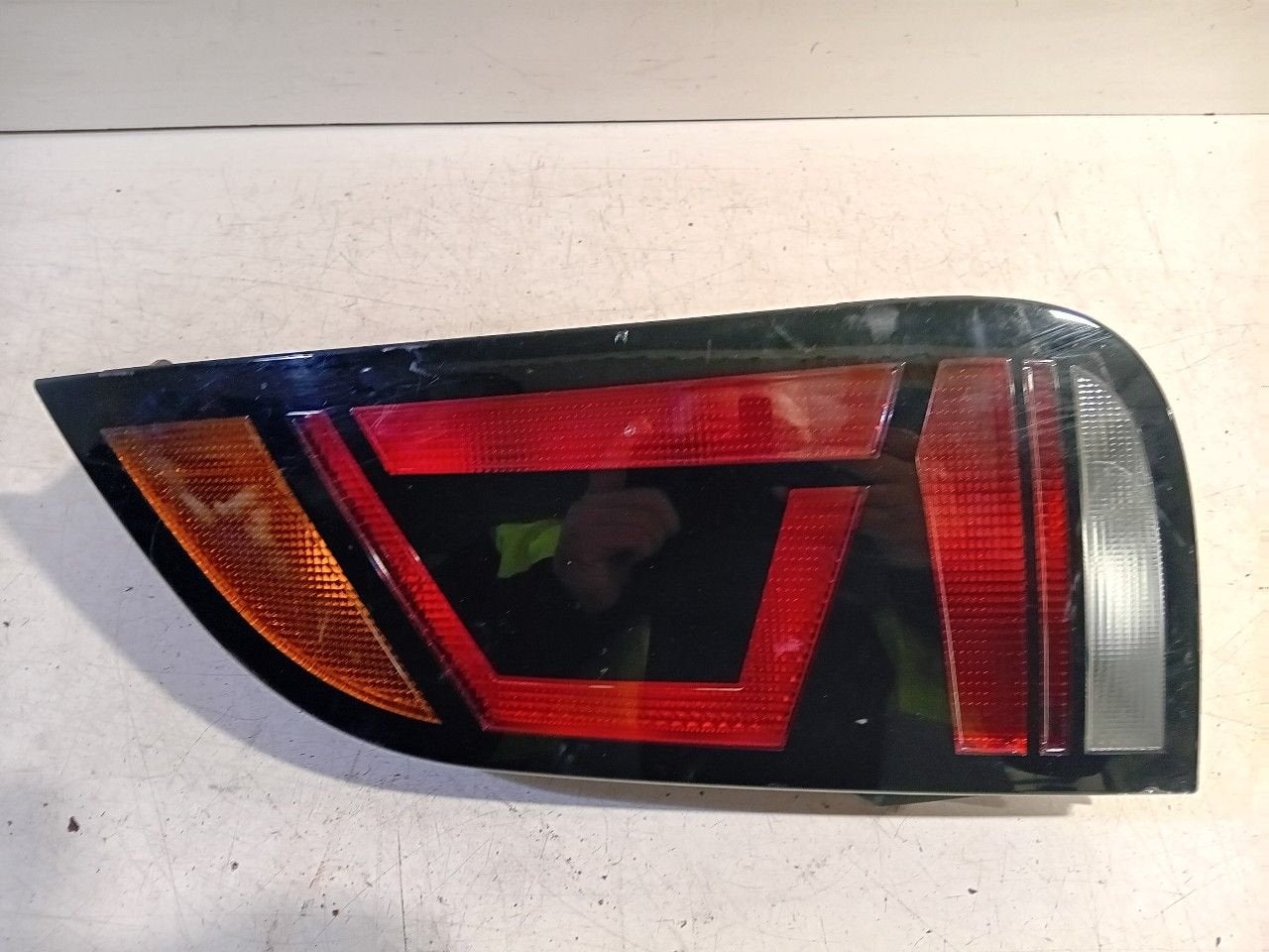 Achterlicht carrosserie rechts Volkswagen Up, Onderdelen@venauto.nl, Van der Ven Autorecycling B.V., Gebruikt, Ettenseweg 76, 4706 PB Roosendaal, The Netherlands