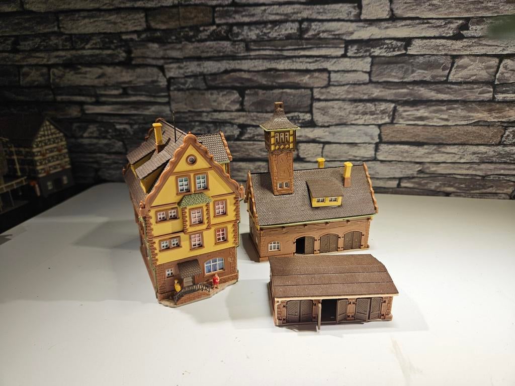 Politiebureau met bijgebouwen N spoor modeltrein 1:160, Overige merken, Gebruikt, Gelijkstroom of Wisselstroom, Brug, Tunnel of Gebouw
