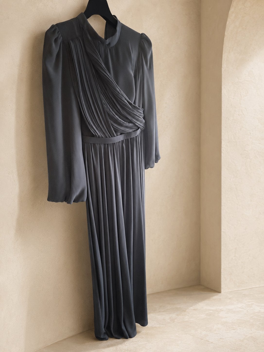 Elegante Grijsblauwe Maxi-jurk met Plooidetails, Ophalen of Verzenden, Zo goed als nieuw, Maat 36 (S), Grijs