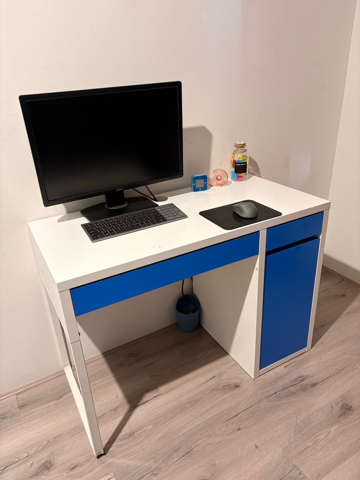 Wit bureau met blauwe lades en kastje, Huis en Inrichting, Bureaus, Ophalen, Gebruikt, Met lades, Overige merken