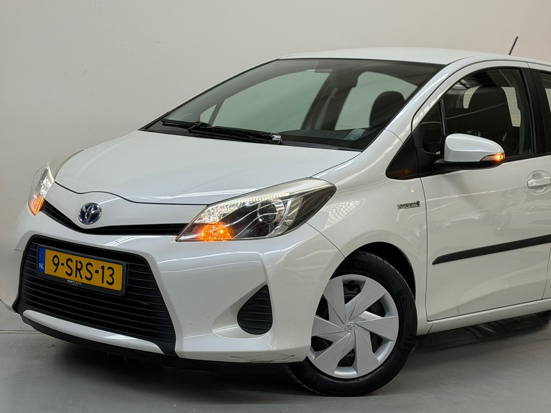 Toyota Yaris 1.5 Full Hybrid Aspiration NL Auto Camera Cruis, Euro 5, Gebruikt, 4 cilinders, Origineel Nederlands