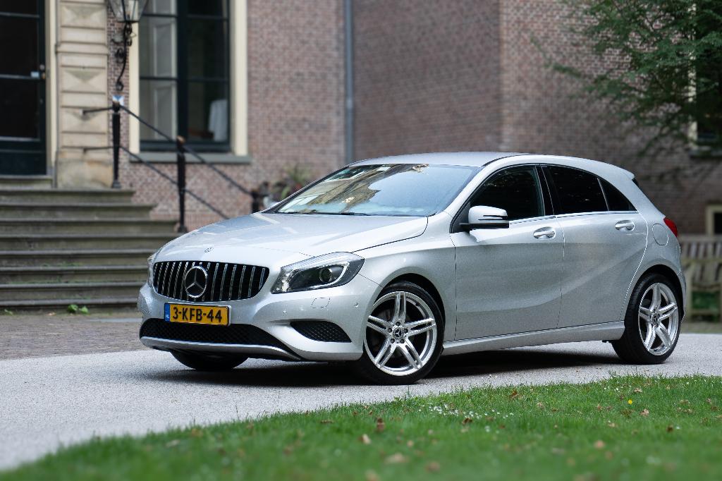 Mercedes-Benz A-Klasse A180 1.6 Blue Efficiency 2013 Grijs, Auto's, Mercedes-Benz, Voorwielaandrijving, 4 cilinders, Sound system