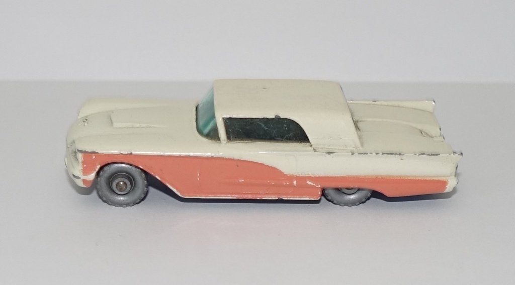 Lesney Matchbox Ford Thunderbird 75 A, Hobby en Vrije tijd, Modelauto's | 1:87, Zo goed als nieuw, Auto, Lesney, Ophalen of Verzenden
