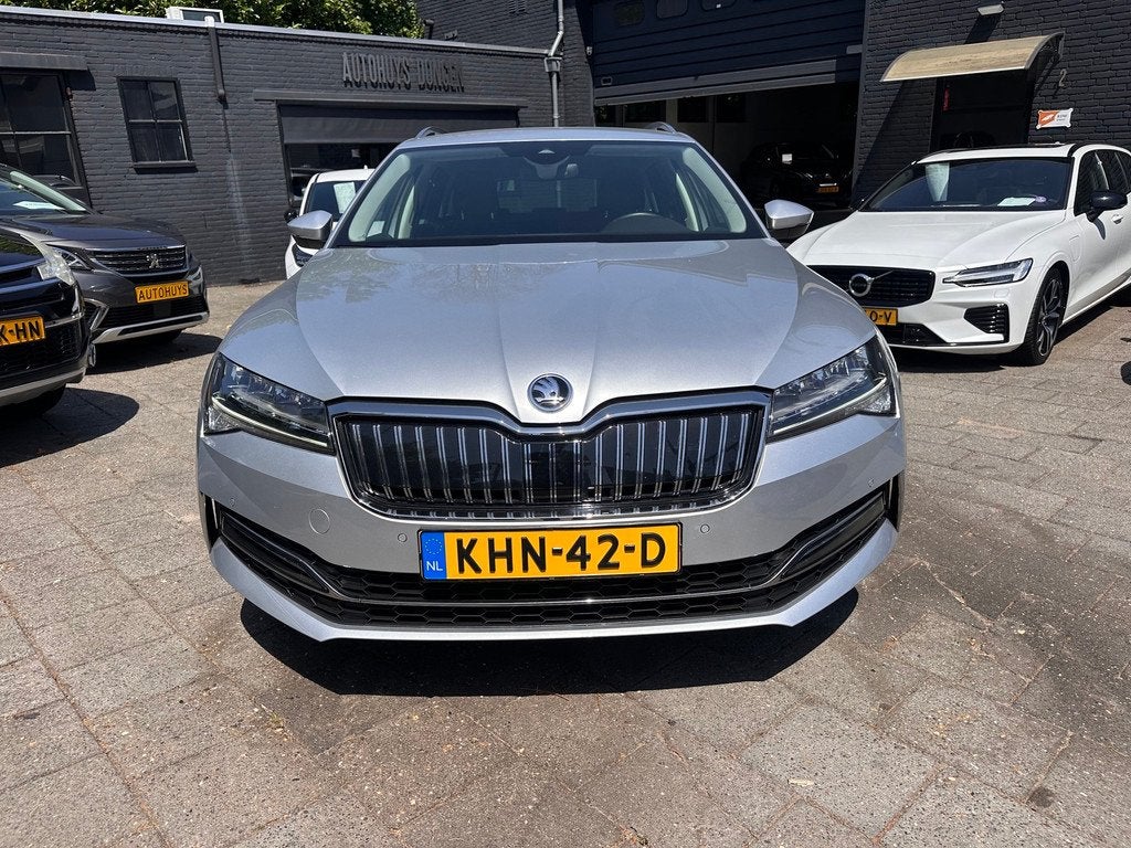 Skoda Superb Combi 1.4 TSI 218pk iV Business Edition|Virtual, Auto's, Skoda, Gebruikt, Zwart, 4 cilinders, Hybride Elektrisch/Benzine