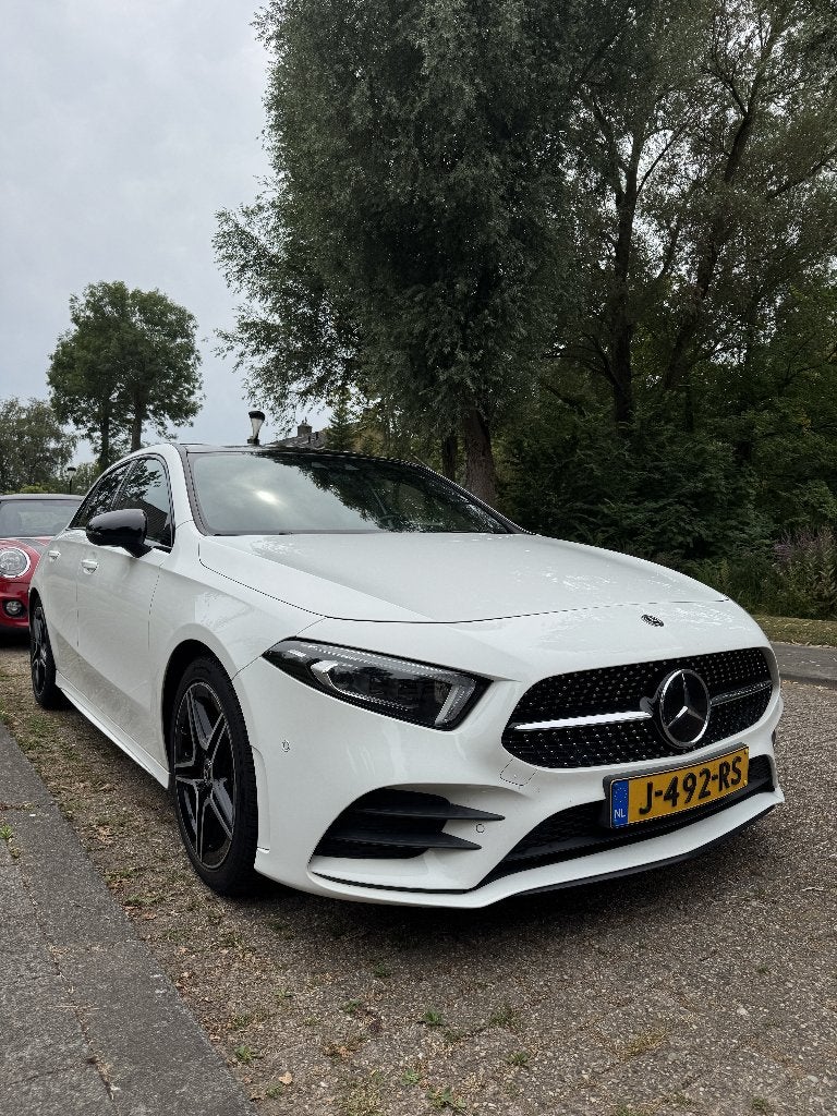 Mercedes-Benz A 250 AMG Line Premium Plus | Panoramadak, Auto's, Mercedes-Benz, 15 km/l, 4 cilinders, Wit, 75 €/maand