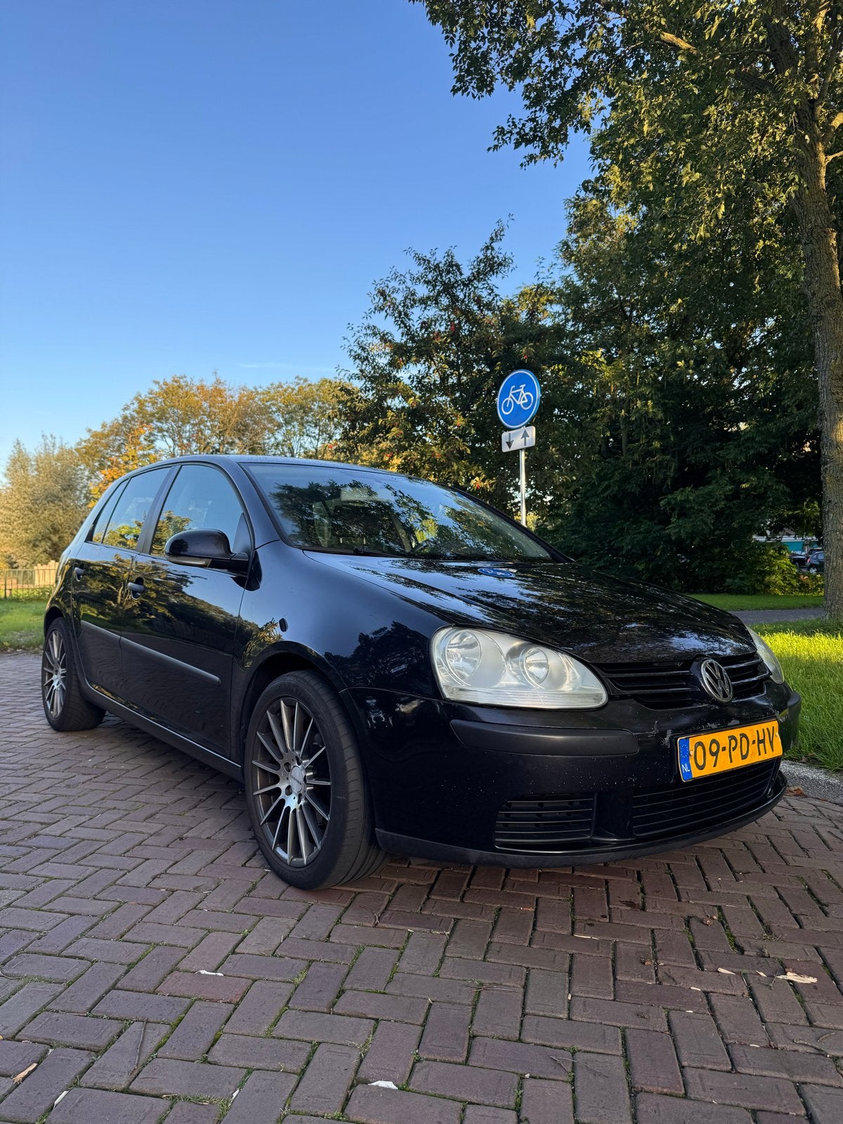 Volkswagen Golf 1.6 16V FSI 85KW 5D 2004 Zwart, Voorwielaandrijving, 4 cilinders, 620 kg, Zwart