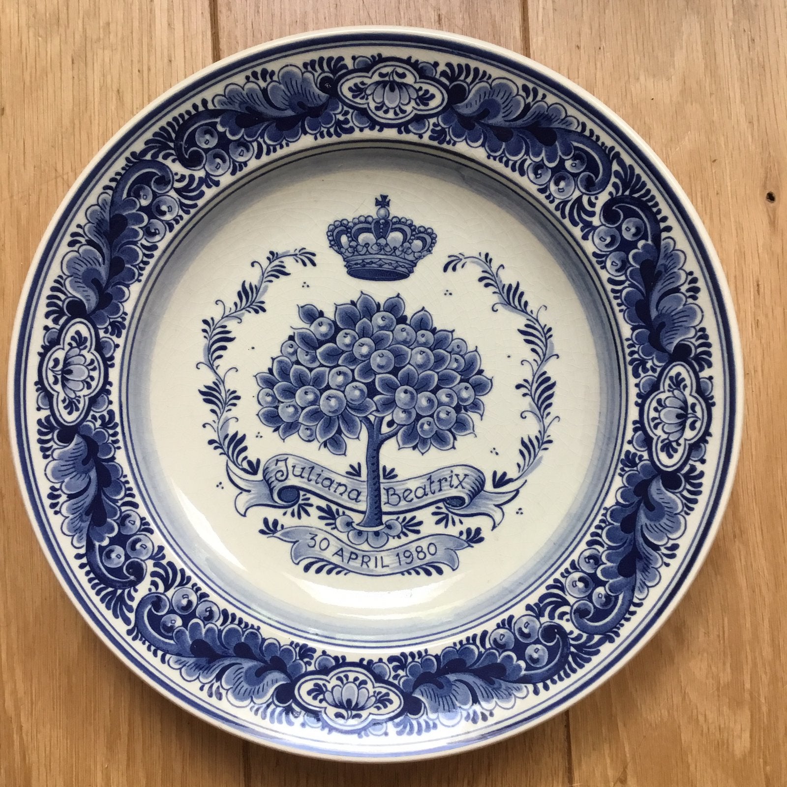 30 april 1980 Juliana Beatrix, diameter 29 cm Zenith, Verzamelen, Ophalen of Verzenden, Zo goed als nieuw, Servies
