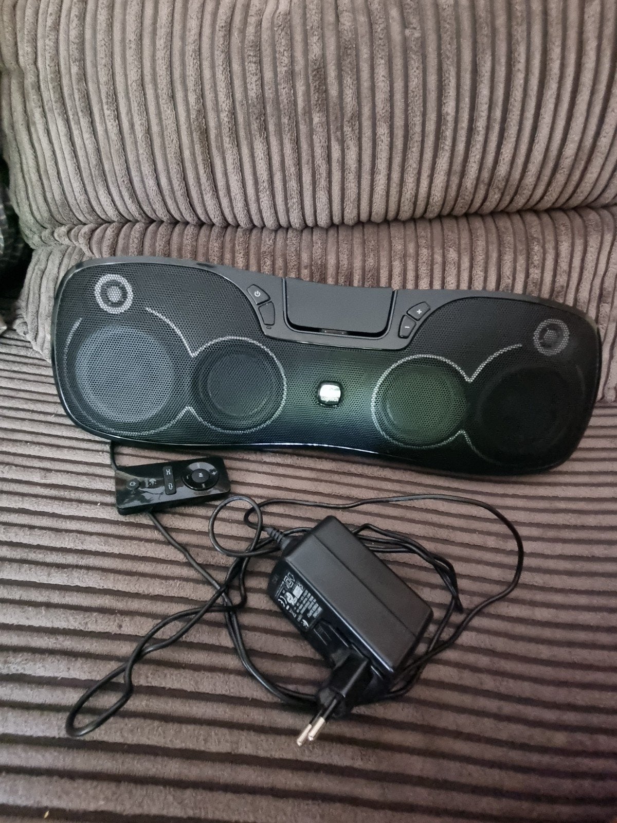 Logitech Speaker met afstandsbediening en oplader, Gebruikt, Logitech, Ophalen of Verzenden, Draagbare speaker