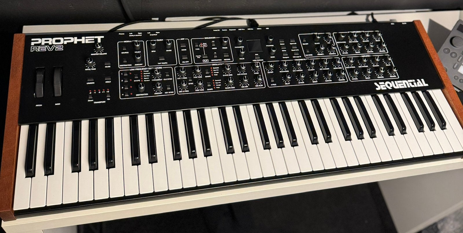 Sequential Prophet Rev2 8-Voice | Nieuwstaat & Garantie, Muziek en Instrumenten, Synthesizers, Overige aantallen, Zo goed als nieuw