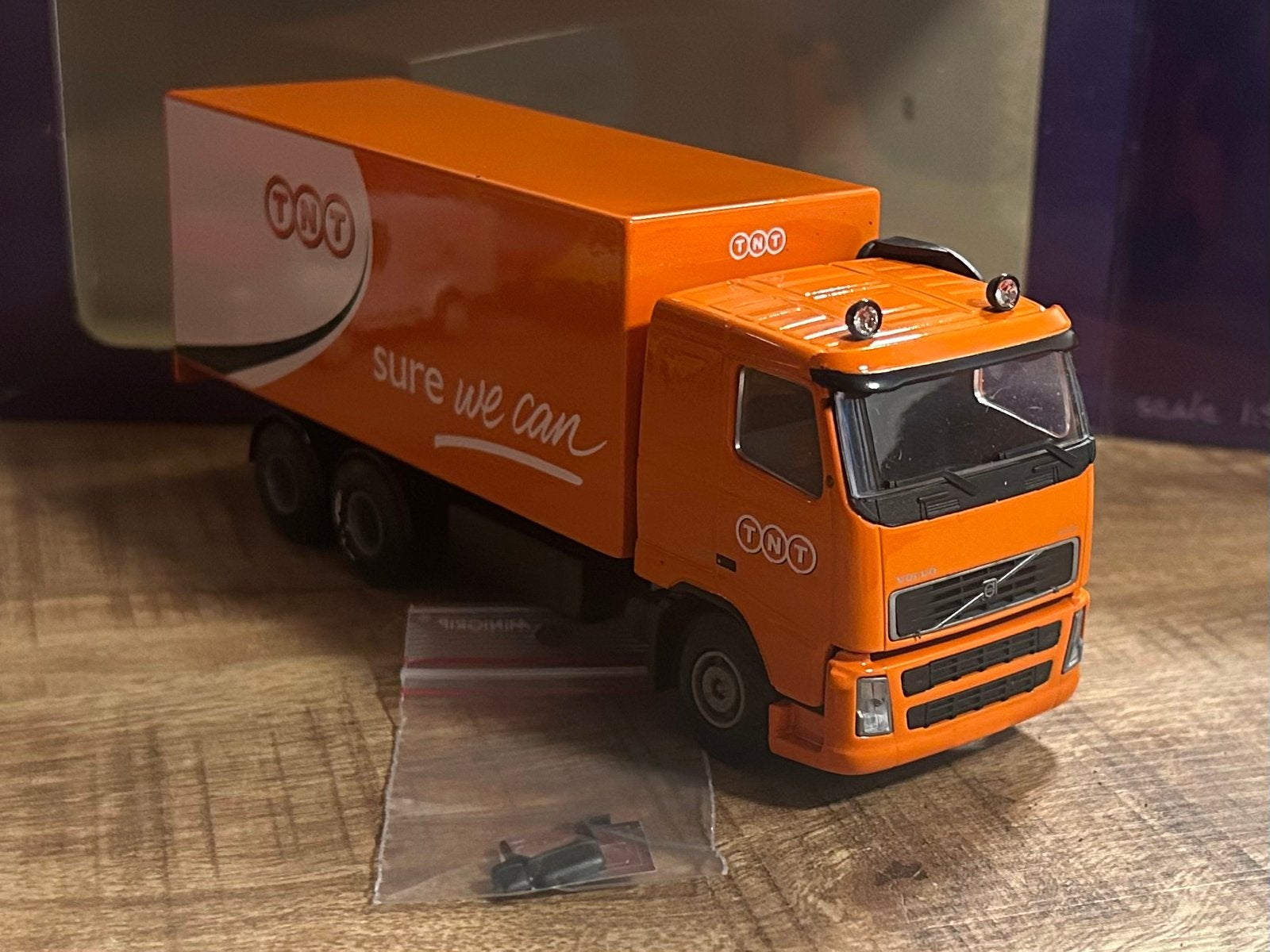 Lion Toys Volvo FH Bakwagen TNT 1:50 OVP, Verzenden, Zo goed als nieuw, Bus of Vrachtwagen, Lion Toys