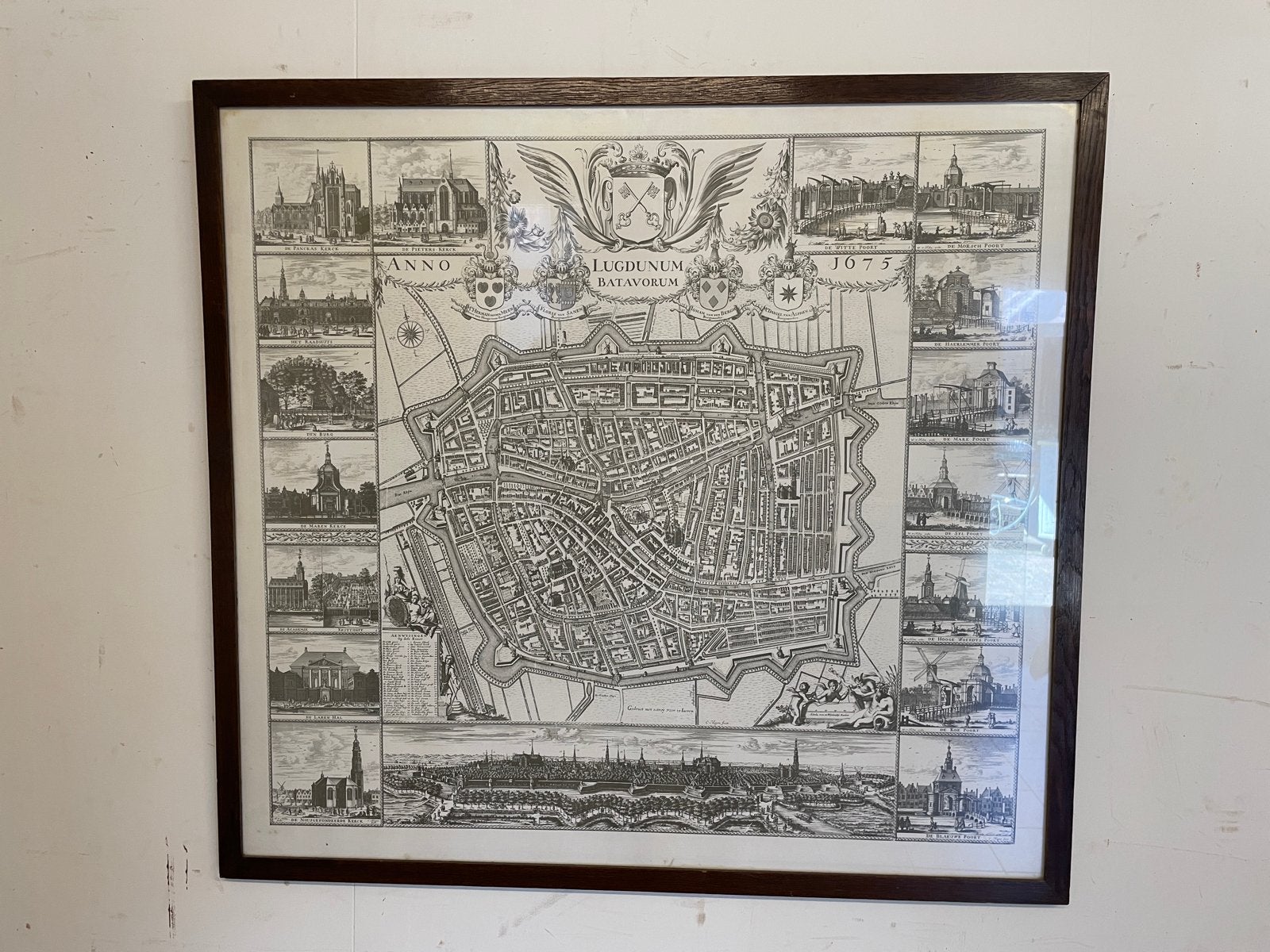 Grote ingelijste stadskaart Lugdunum Batavorum 1675, Antiek en Kunst, Kunst | Etsen en Gravures, Ophalen, Cartografie, Ingelijst