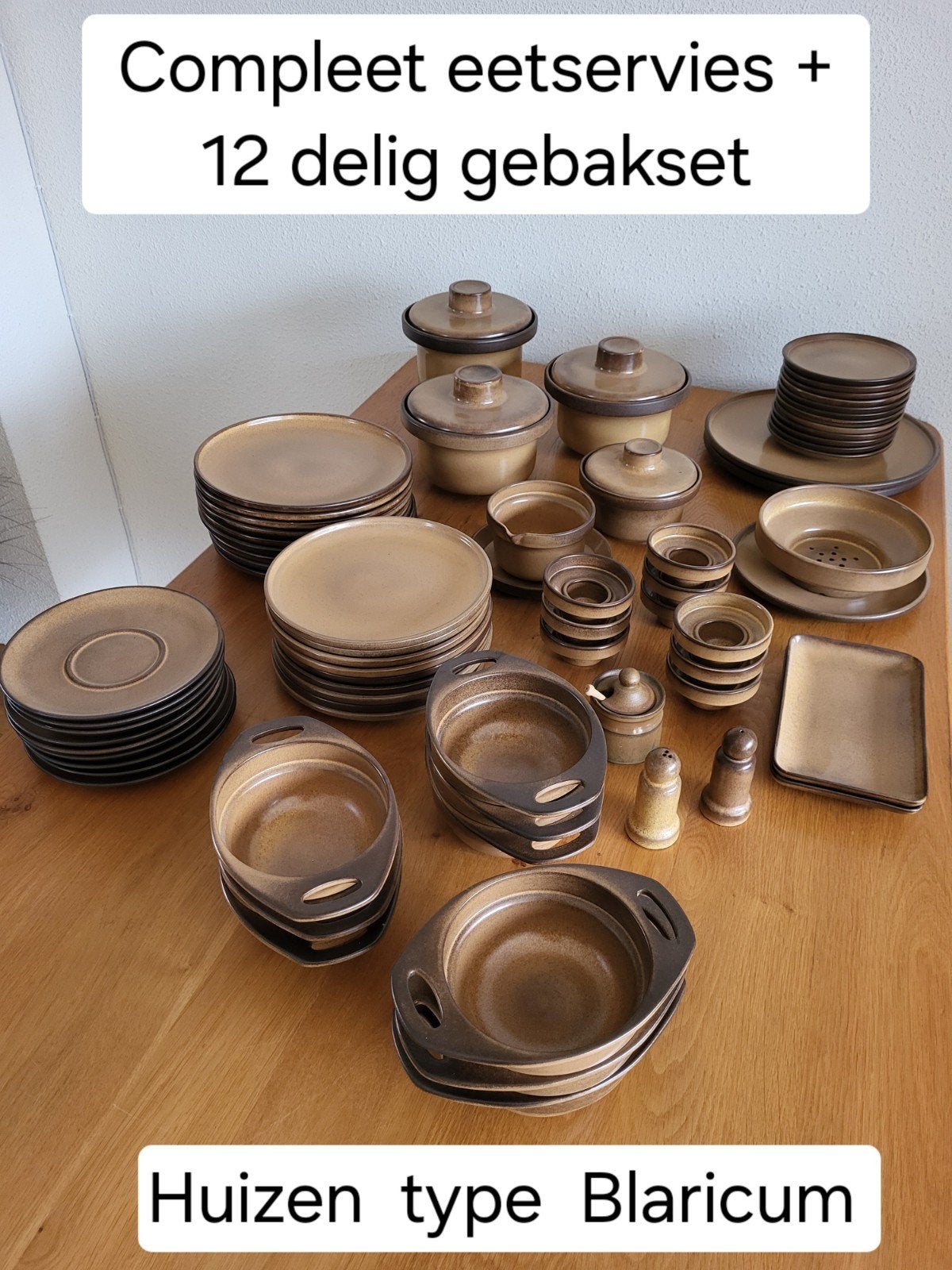 Compleet eetservies en gebakset. Firma Huizen type Blaricum., Ophalen