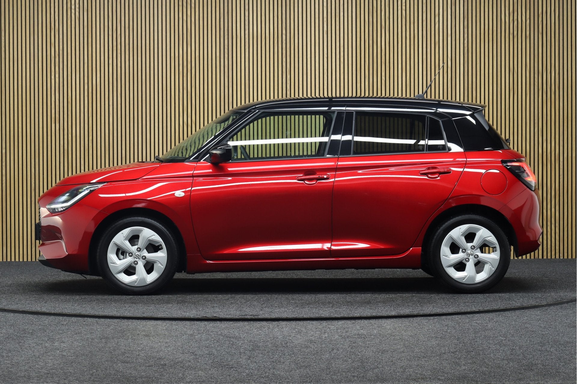 Suzuki Swift 1.2 Smart Hybrid CVT Automaat Select | Uit Voor, Auto's, Stof, Gebruikt, Zwart, 400 kg
