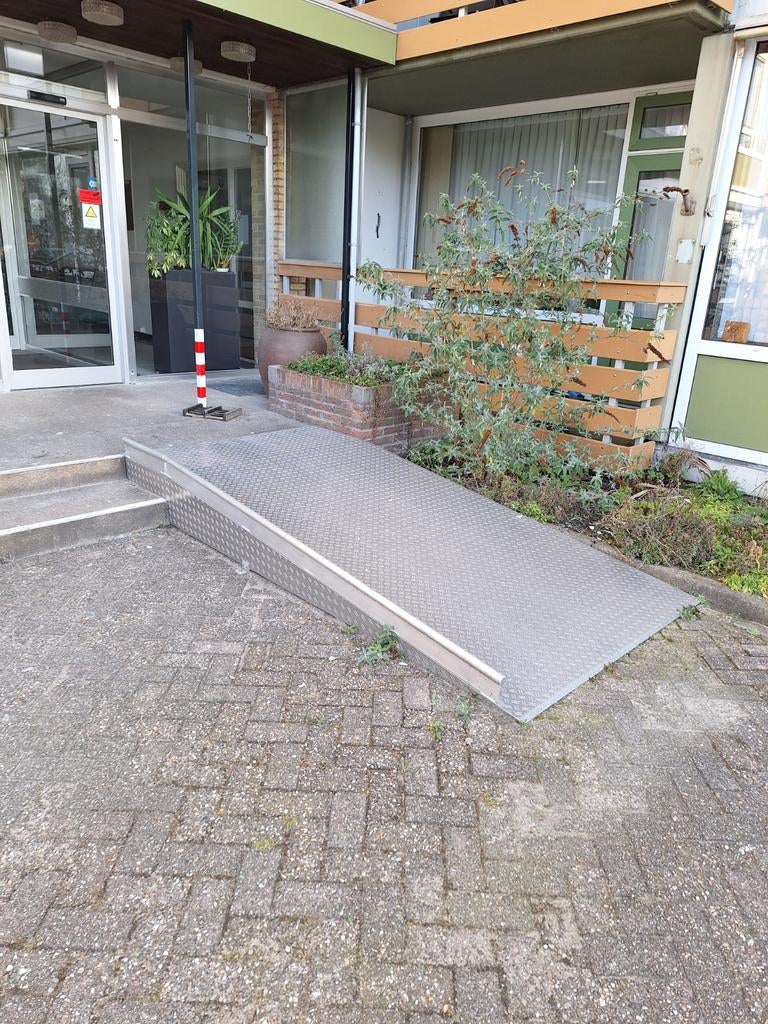 Alu. oprijplaat/hellingbaan/rolstoel-,scootmobiel helling!!!, Ophalen, Zo goed als nieuw, Elektrische rolstoel