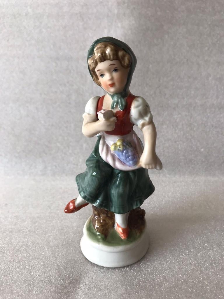Vintage Beeldje Meisje Capodimonte 13 cm, Antiek en Kunst, Curiosa en Brocante, Ophalen of Verzenden
