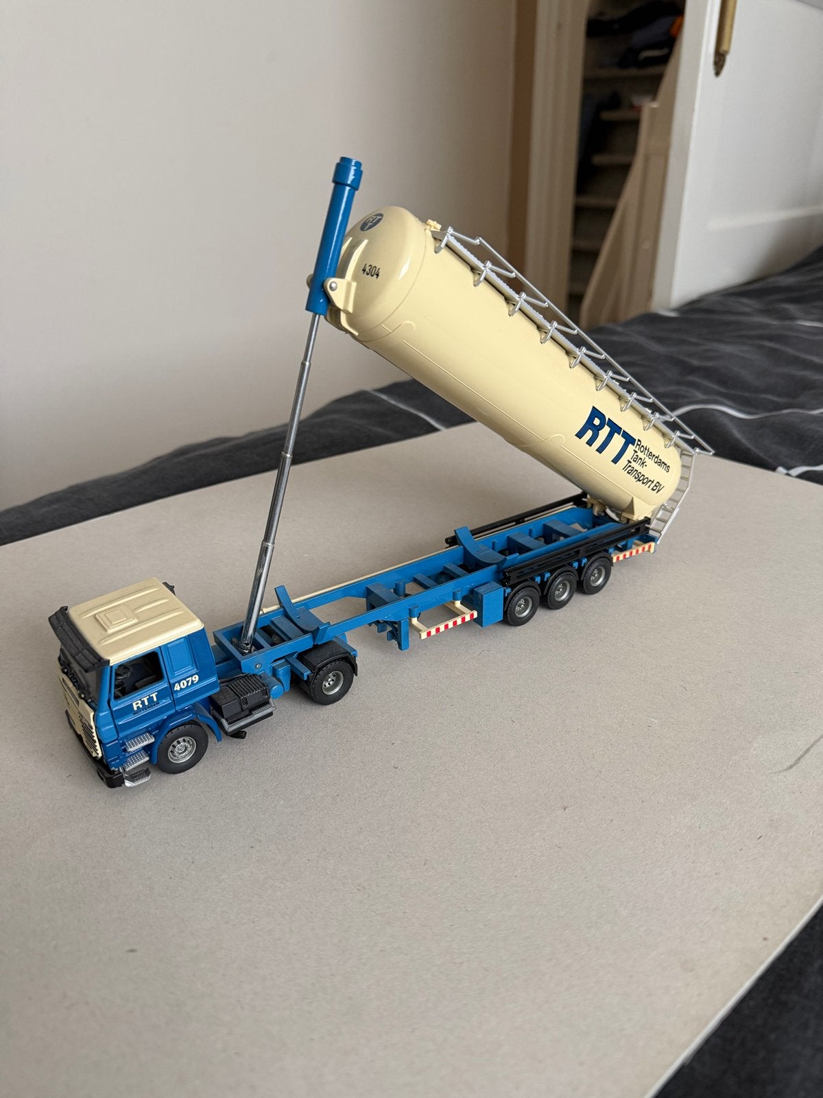Scania 1:50 RTT tankwagen z.g.a.n., Hobby en Vrije tijd, Modelauto's | 1:50, Ophalen of Verzenden, Zo goed als nieuw, Bus of Vrachtwagen