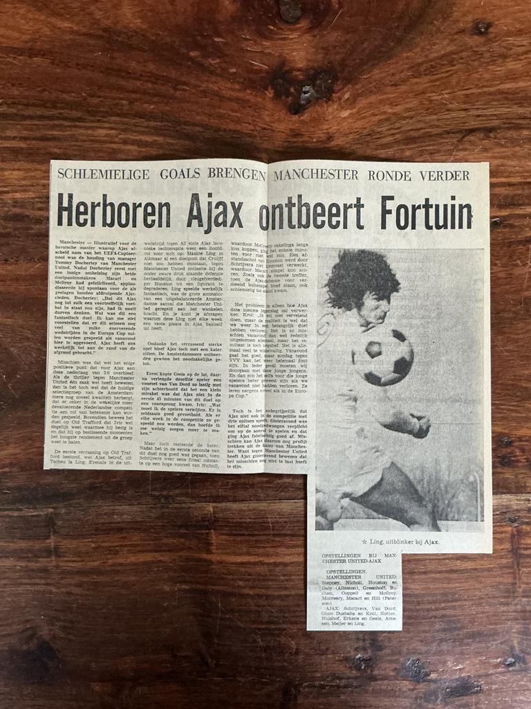 Voetbal krantenartikel Manchester United Ajax september 1976, Ophalen of Verzenden, Knipsel(s)