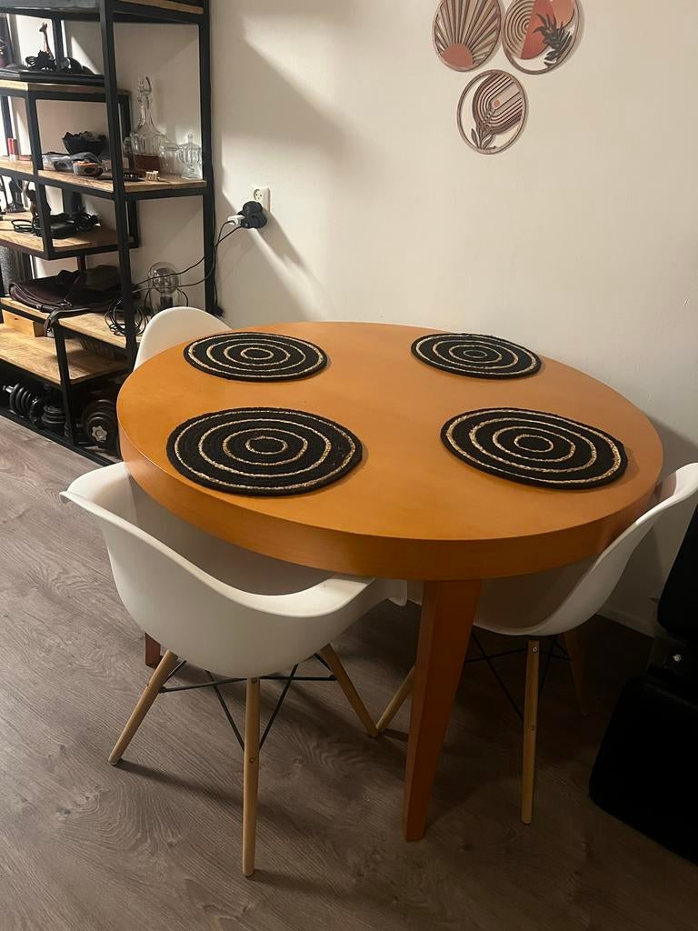 Gratis Ronde eettafel met 2 stoelen, Huis en Inrichting, Tafels | Eettafels, Ophalen, 100 tot 150 cm, Rond, Zo goed als nieuw