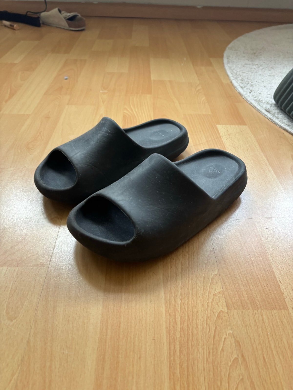 Yeezy Slides - Zwart, Verzenden, Gedragen, Zwart