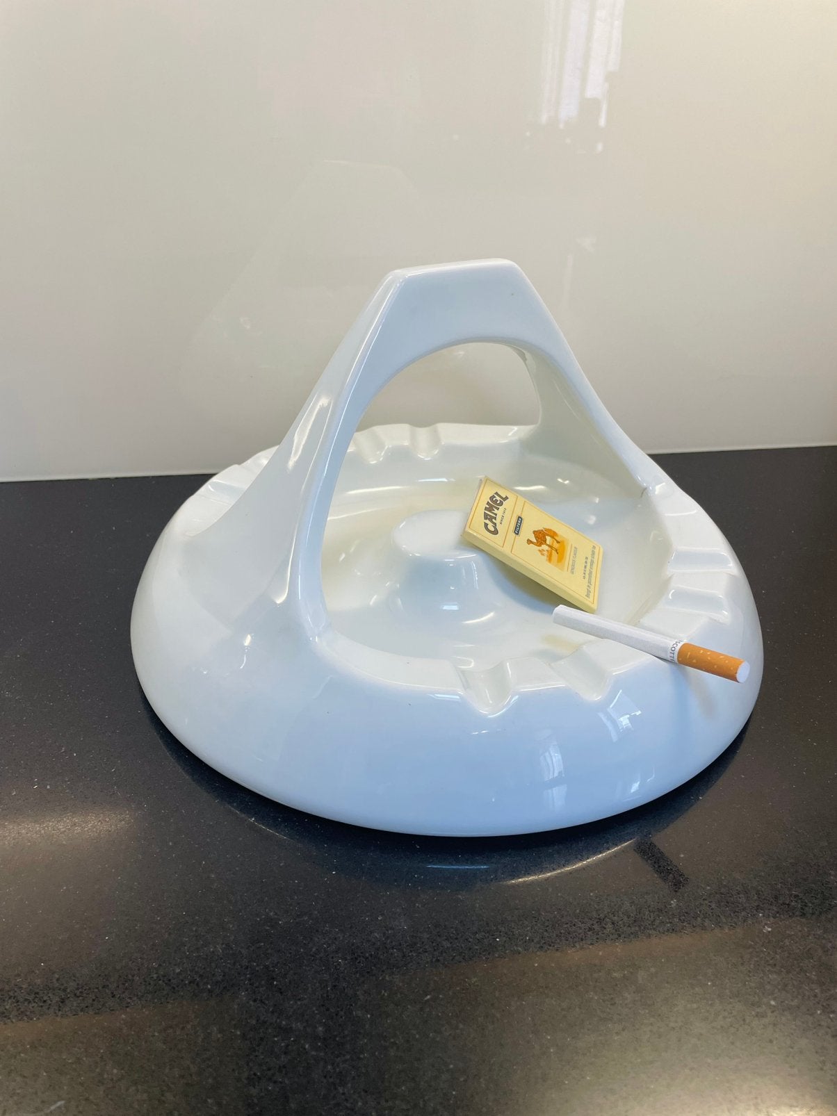 1960’s Stamtafel Asbak Ø 30 cm, Ophalen of Verzenden, Zo goed als nieuw, Asbak