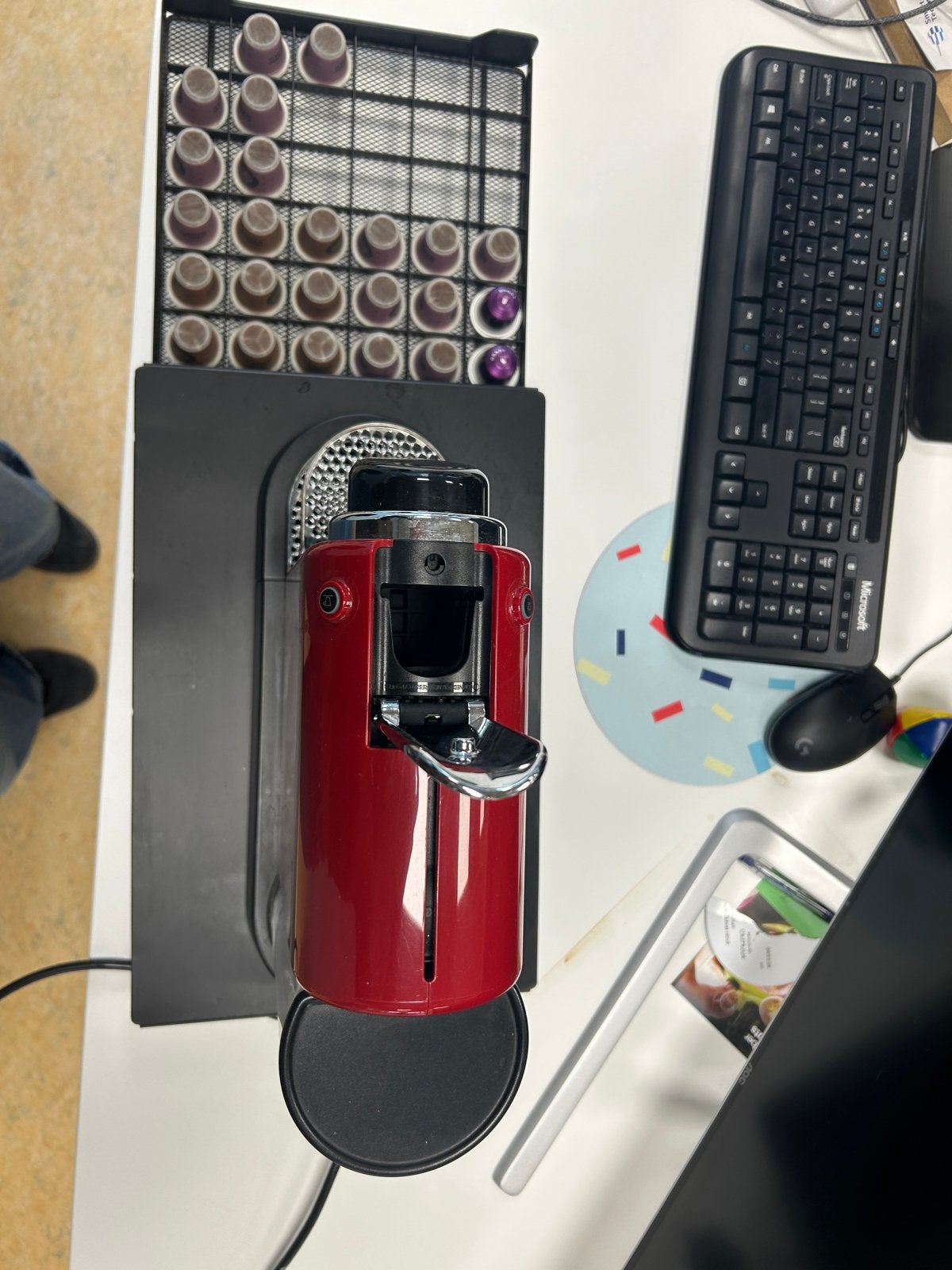 Foto 3 van Krups Nespresso Essenza Mini met capsulehouder