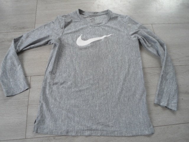 Nike; Shirt met lange mouw; maat 147/158, Sport- of Zwemkleding, Ophalen of Verzenden, Zo goed als nieuw, Nike