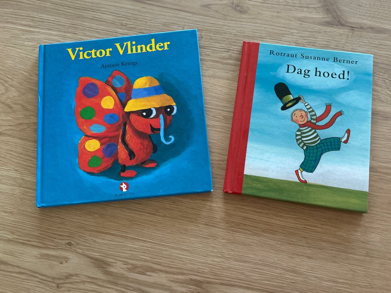 2 kinderboeken: Victor Vlinder & Dag hoed!, 5 of 6 jaar, Fictie algemeen, Jongen of Meisje, Ophalen of Verzenden