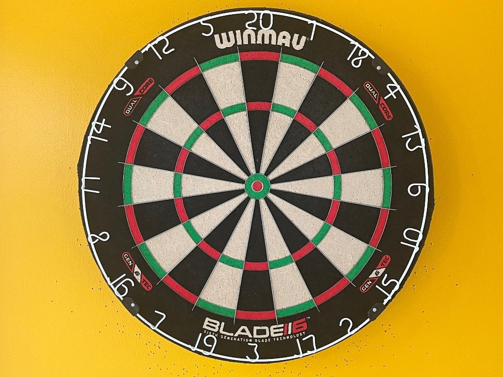 Dartbord met kast, Ophalen, Zo goed als nieuw, Dartbord