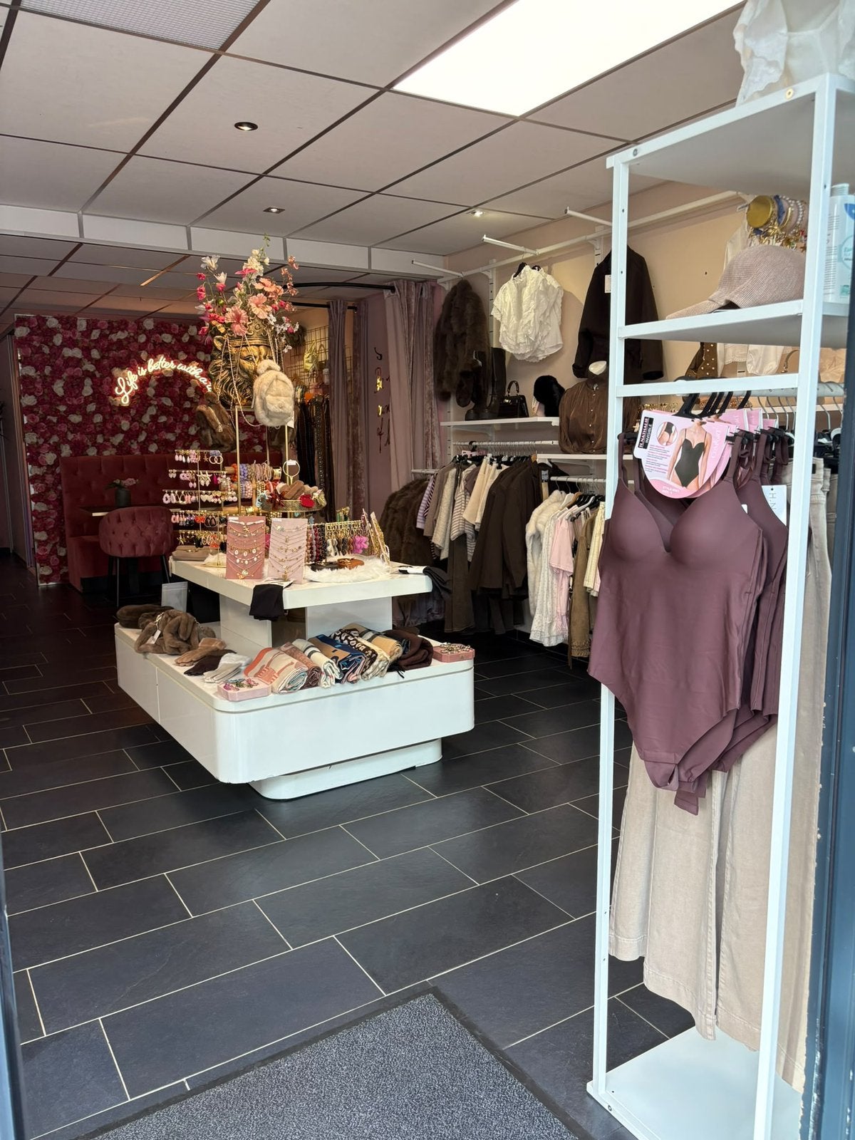 Zonnebankstudio & Lifestylewinkel direct ter ovename!, Ophalen, Zo goed als nieuw, Overige modellen, 15 lampen of meer