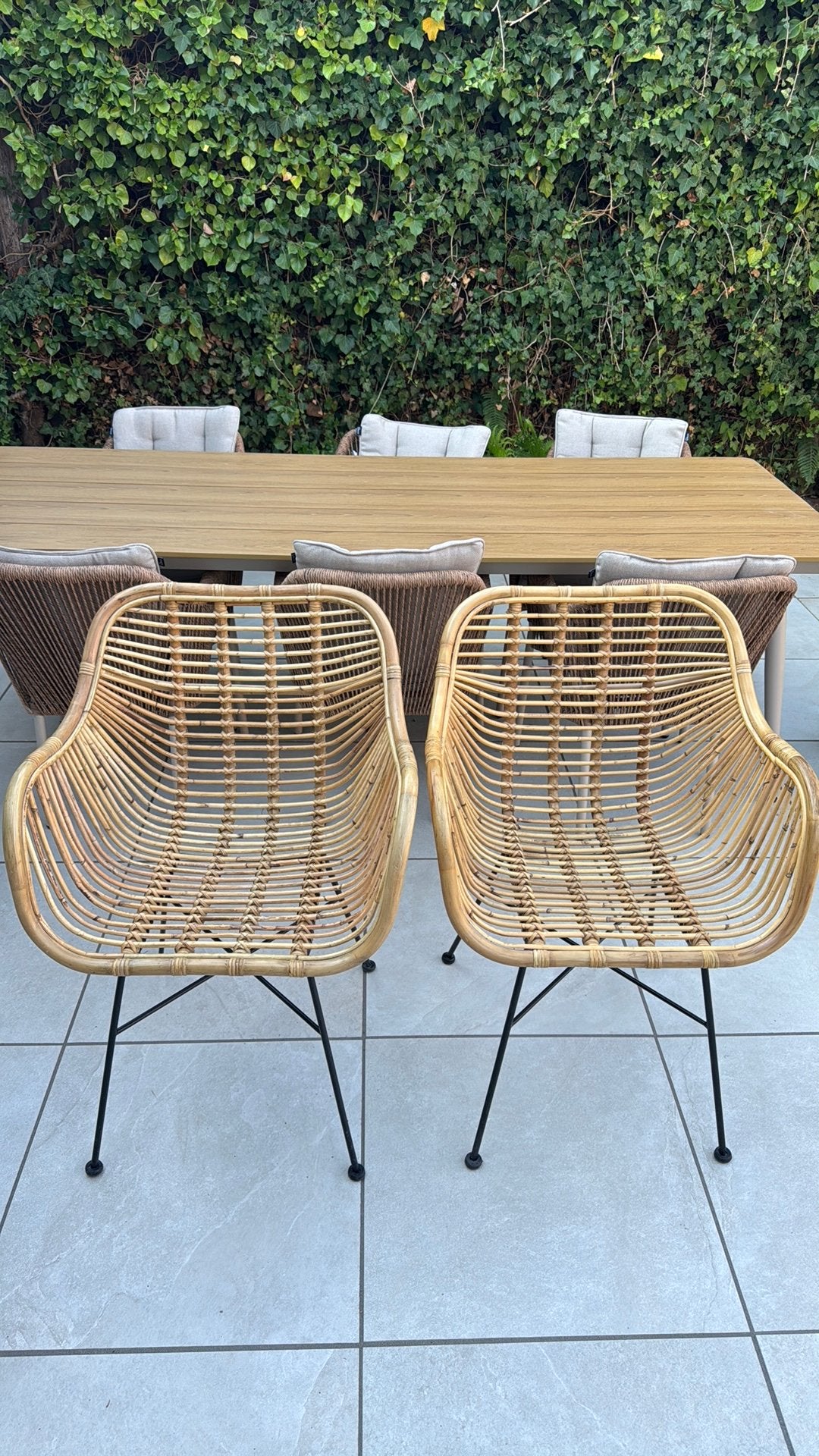 Rotan eetkamerstoelen 2 stuks (julan leenbakker), Ophalen, Twee, Bruin, Zo goed als nieuw