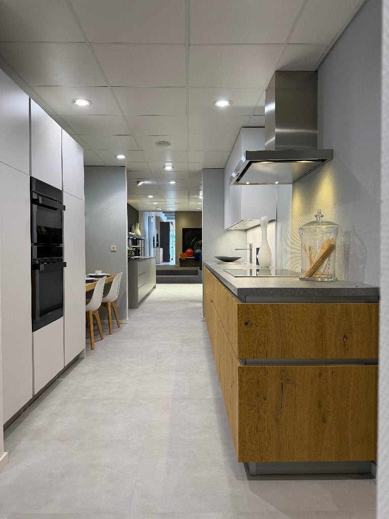 Luxe LEICHT showroomkeuken - Miele - Dekton, Ophalen, Bruin, Nieuw, Dubbelwandige keuken